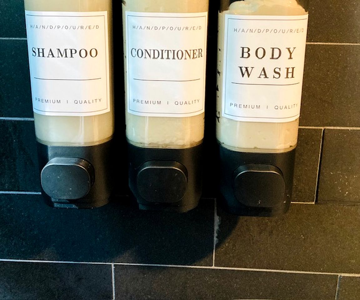 Romantic Container with Jacuzzi Great for a Couples Retreat in Texas