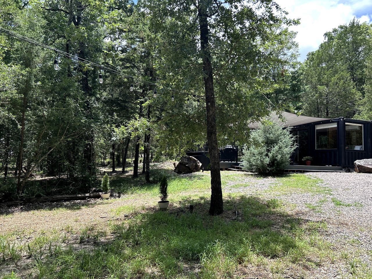 Romantic Container with Jacuzzi Great for a Couples Retreat in Texas