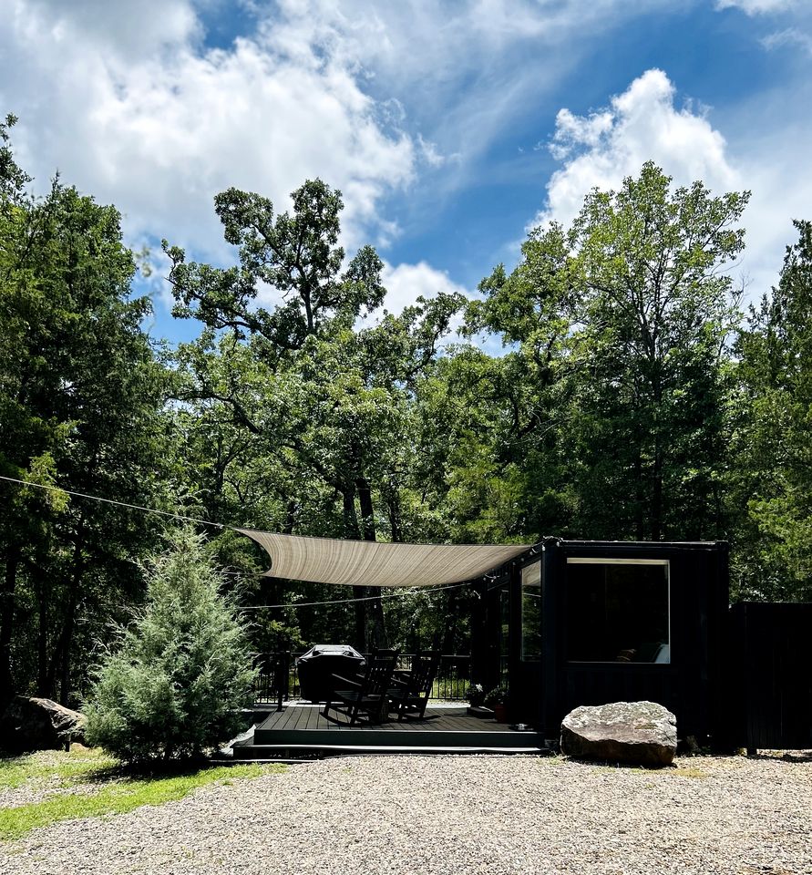 Romantic Container with Jacuzzi Great for a Couples Retreat in Texas