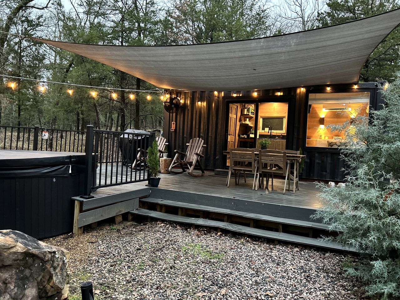 Romantic Container with Jacuzzi Great for a Couples Retreat in Texas