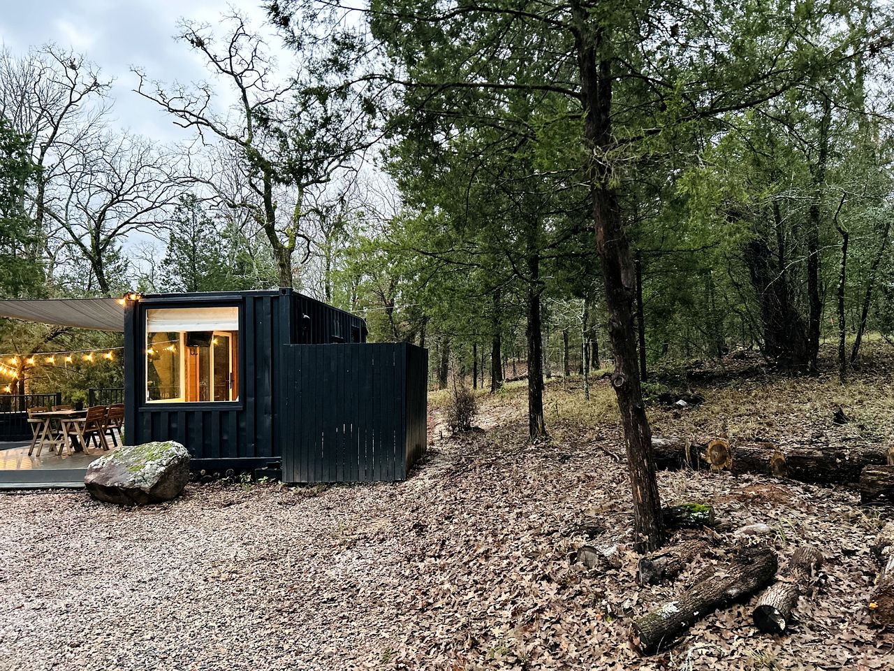 Romantic Container with Jacuzzi Great for a Couples Retreat in Texas