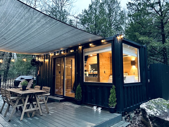 Containers (United States of America, Eustace, Texas)