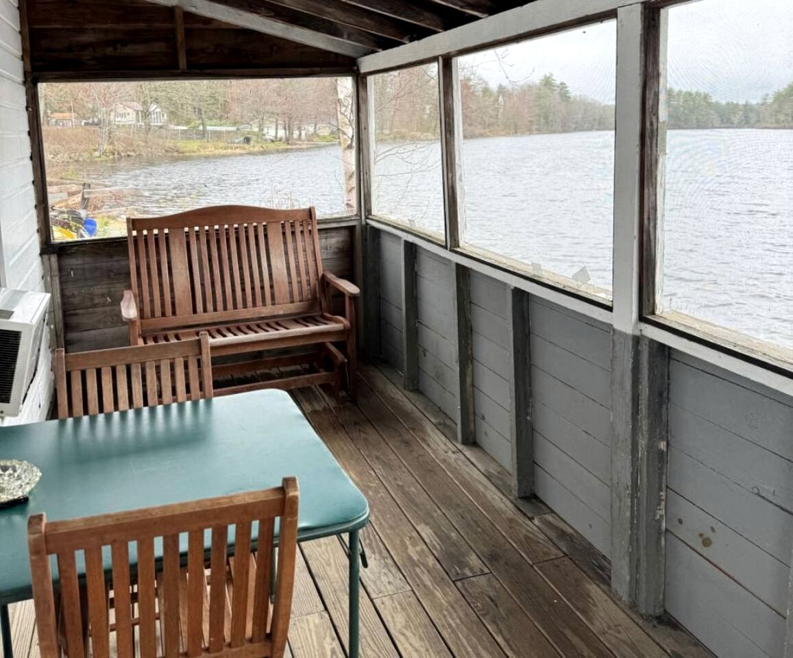 Romantic Studio Cottage on the Shores of Harvey Lake near Concord, New Hampshire