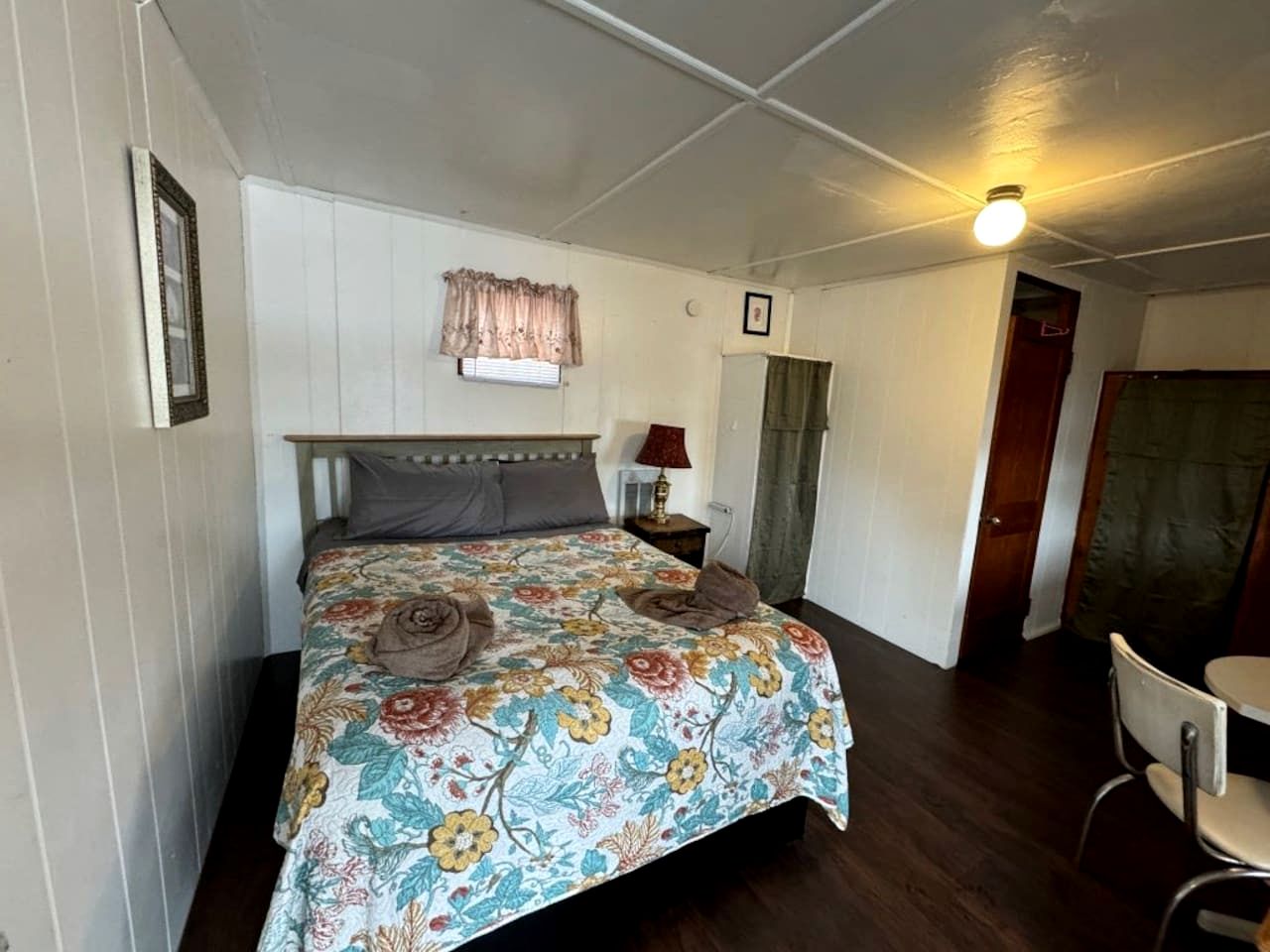 Romantic Studio Cottage on the Shores of Harvey Lake near Concord, New Hampshire