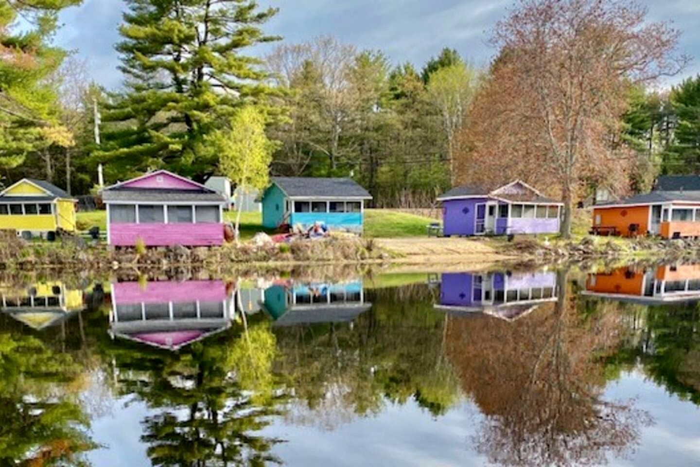 Romantic Studio Cottage on the Shores of Harvey Lake near Concord, New Hampshire