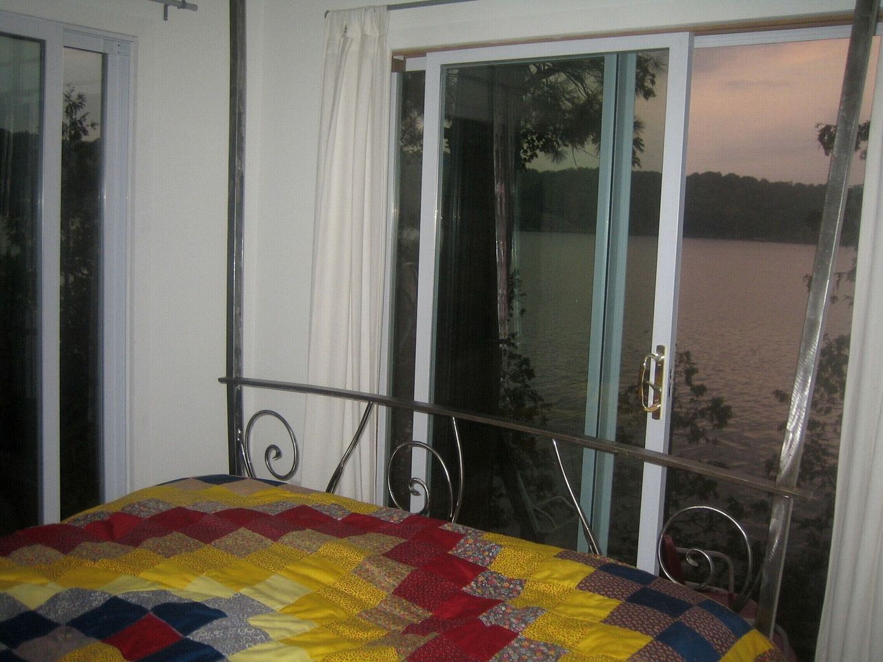 Romantic Cottage Rental for Couples on a Resort with Lake Views near Ottawa, Ontario