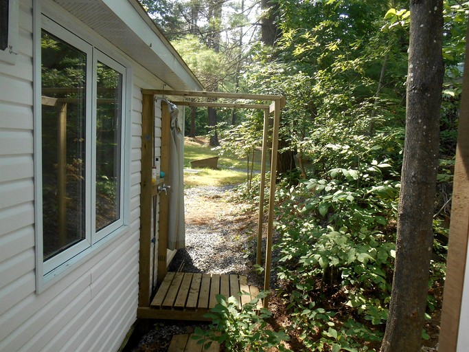 Cottages (Canada, Godfrey, Ontario)