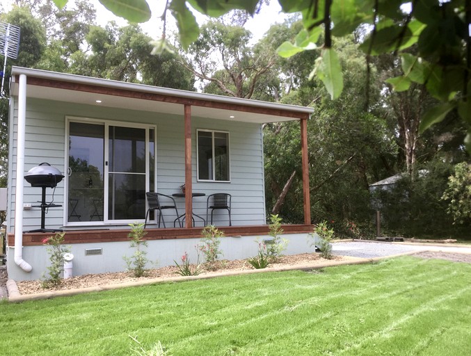 Romantic Cottage Rental near Melbourne, Victoria