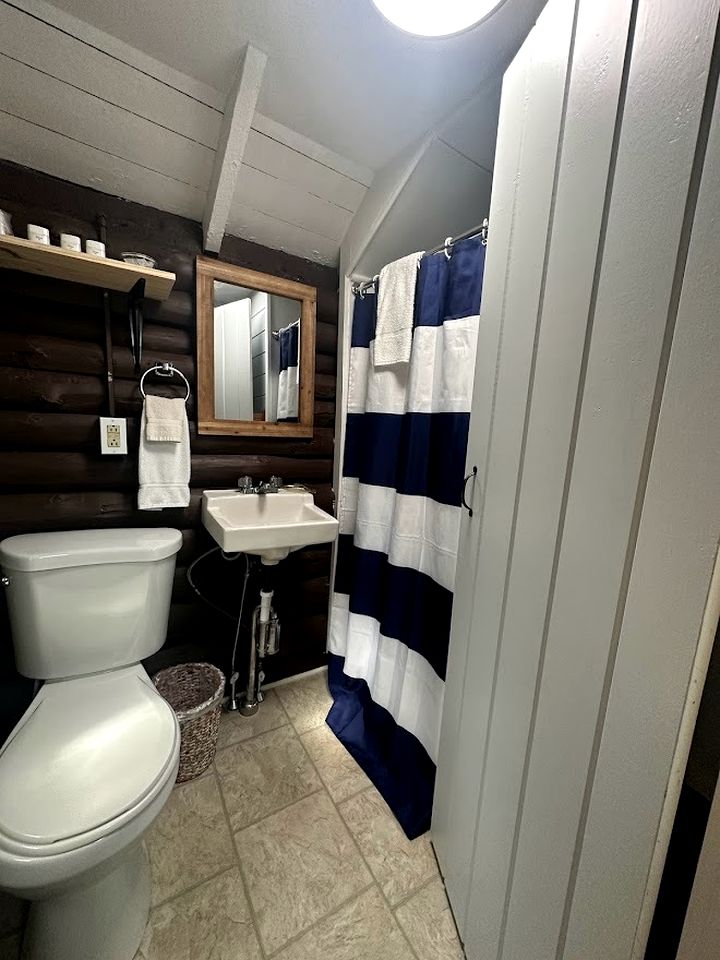 Romantic Cottage Retreat for Couples near Lincolnville, Maine