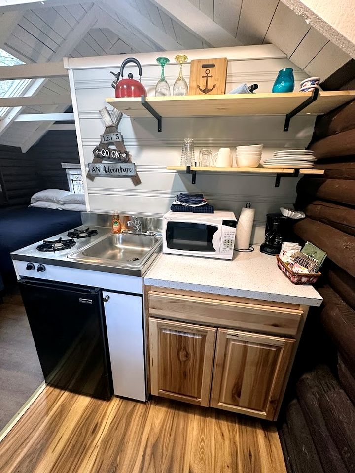 Romantic Cottage Retreat for Couples near Lincolnville, Maine