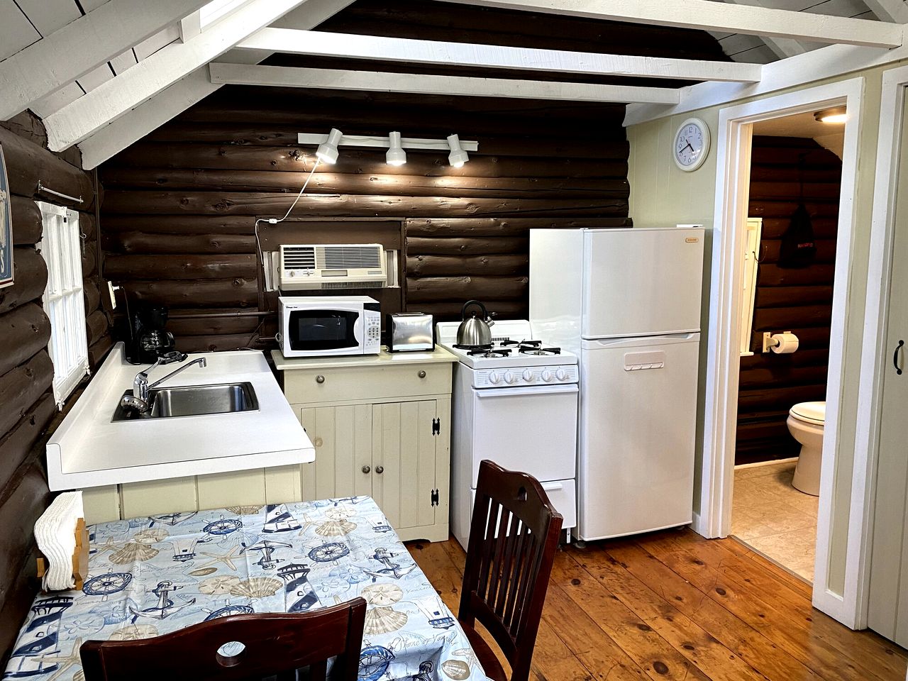 Private Cottage for Romantic Vacations near West Penobscot Bay, Maine