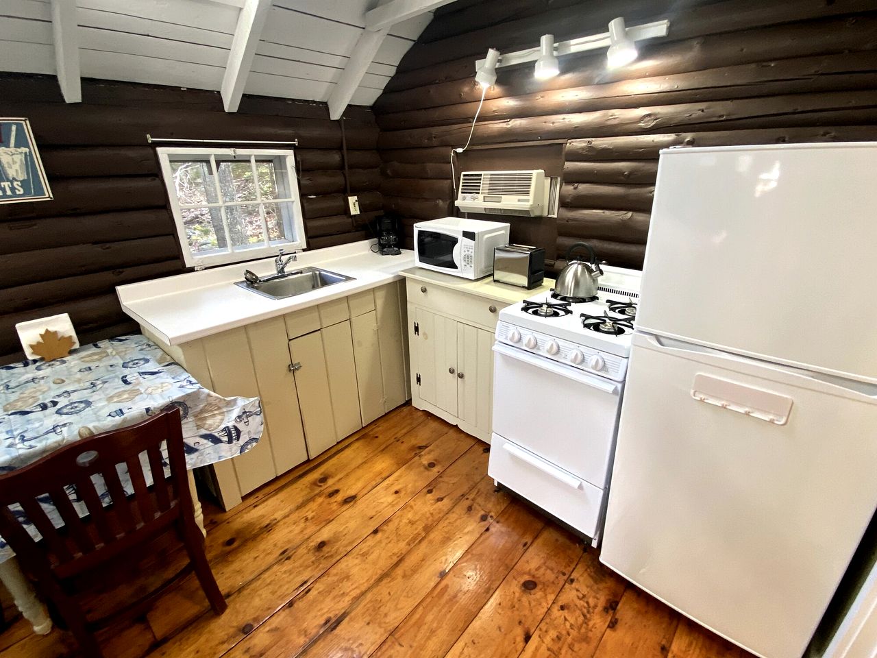 Private Cottage for Romantic Vacations near West Penobscot Bay, Maine