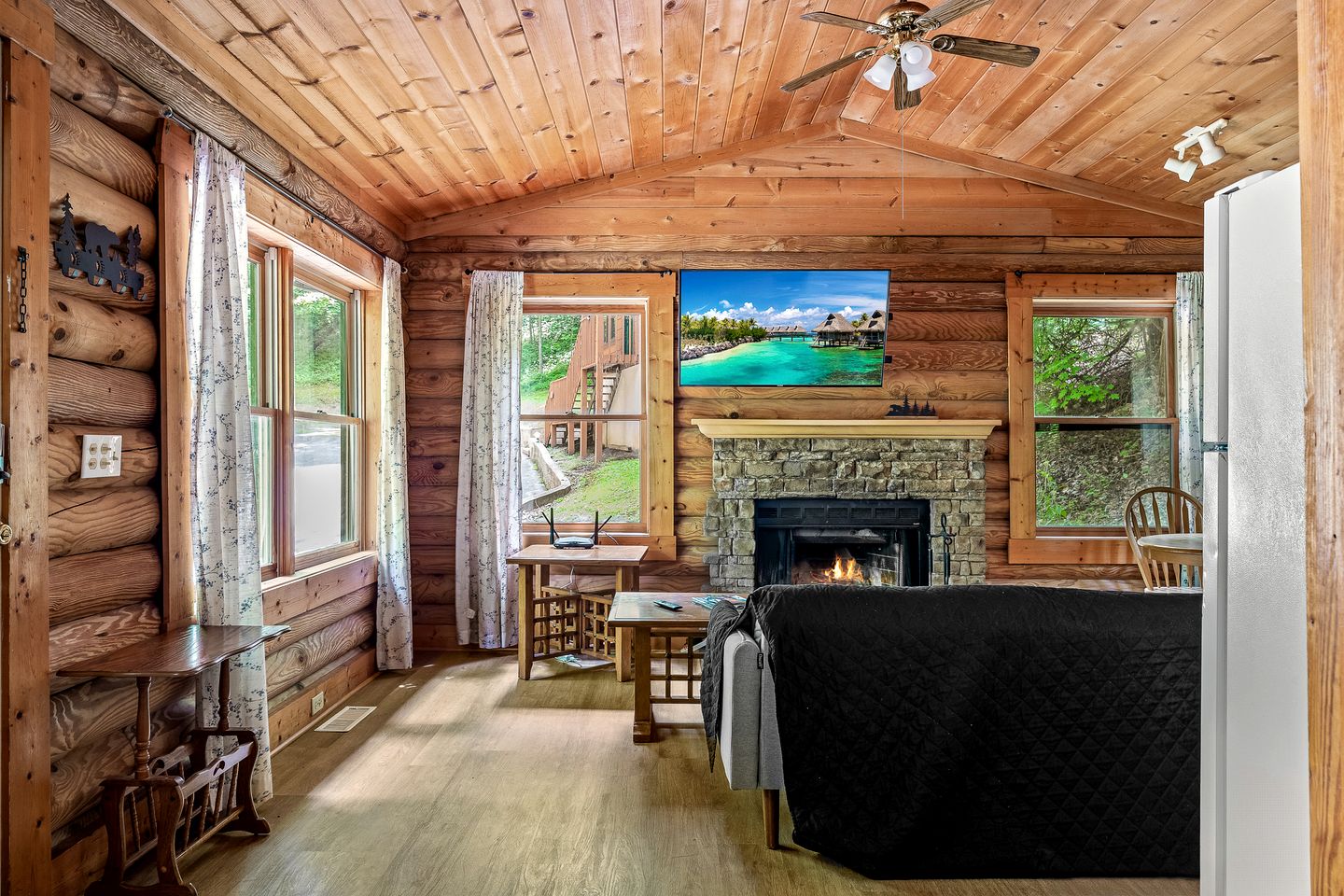 Romantic Cozy Cabin Designed for relaxation and Tranquility in Sevierville, Tennessee