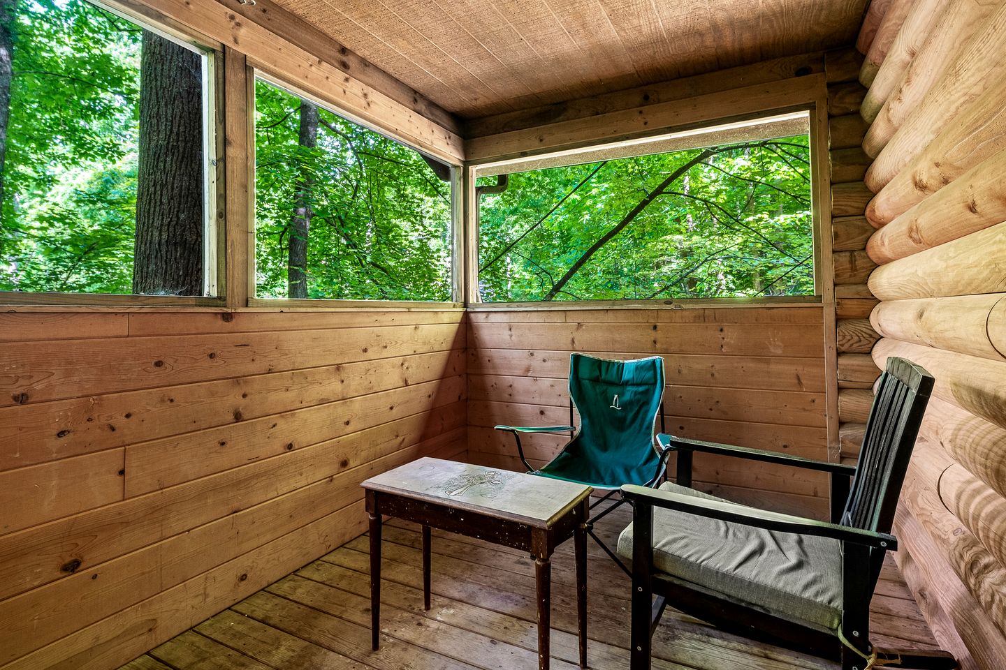 Romantic Cozy Cabin Designed for relaxation and Tranquility in Sevierville, Tennessee