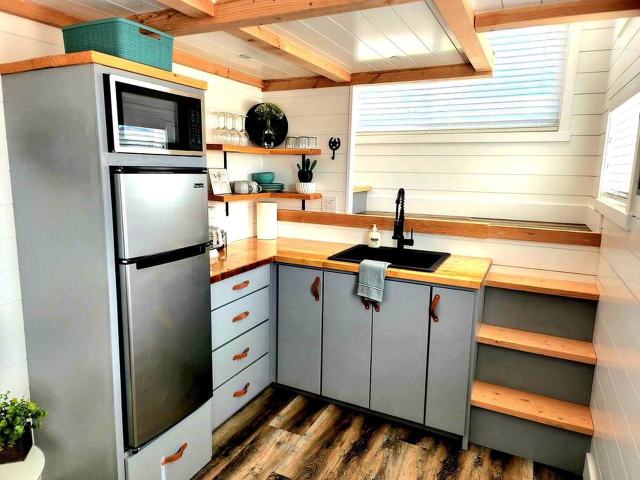 Love Under the Stars: Romantic Escape in a Tennessee Tiny House for Two