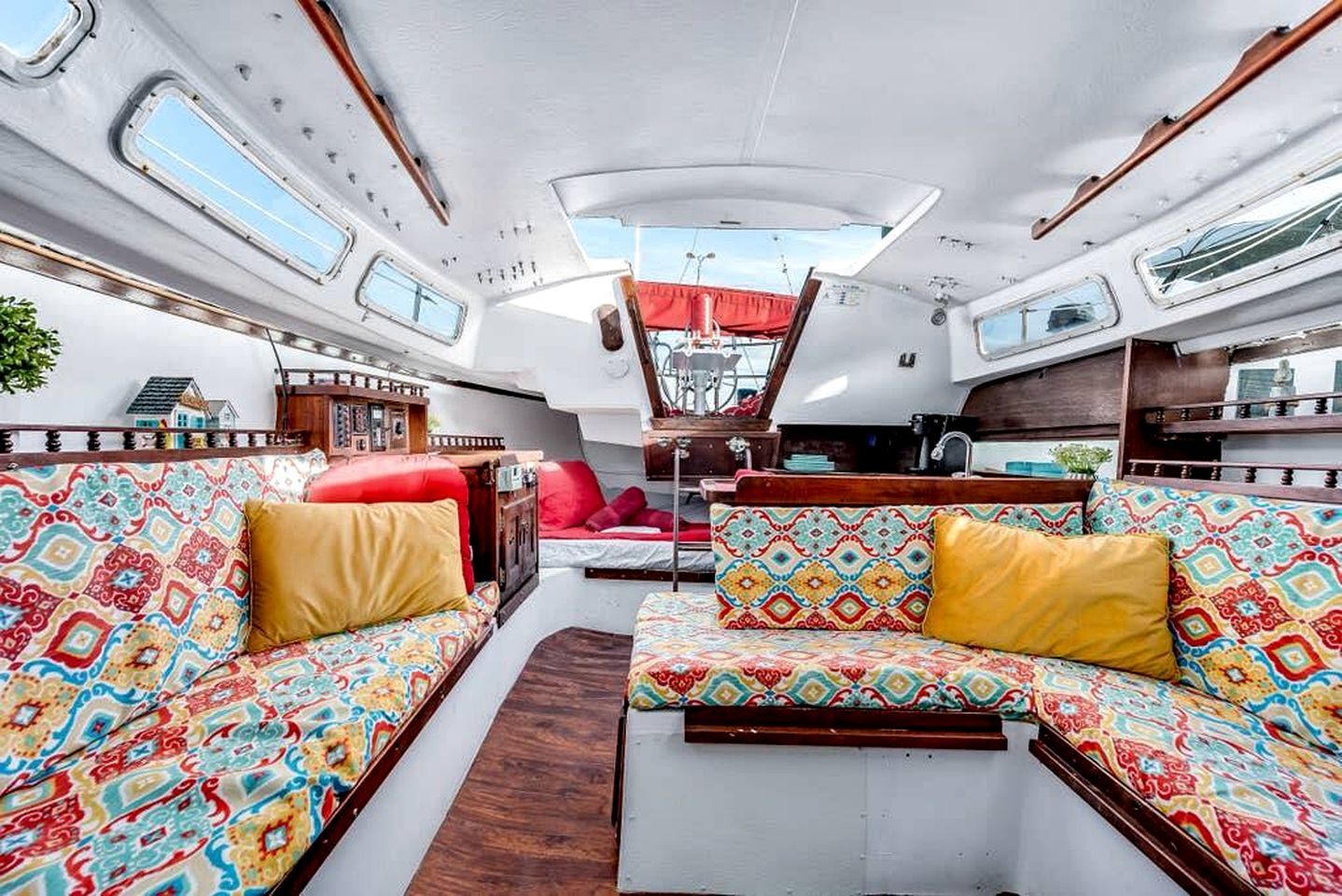 Picturesque Equipped Boat Rental Incredible for a Relaxing Getaway in Florida