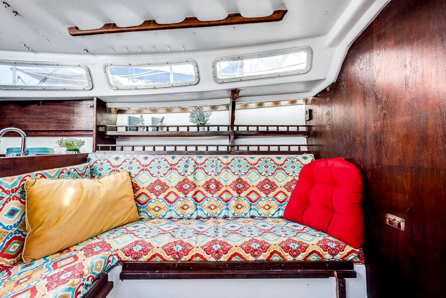 Picturesque Equipped Boat Rental Incredible for a Relaxing Getaway in Florida