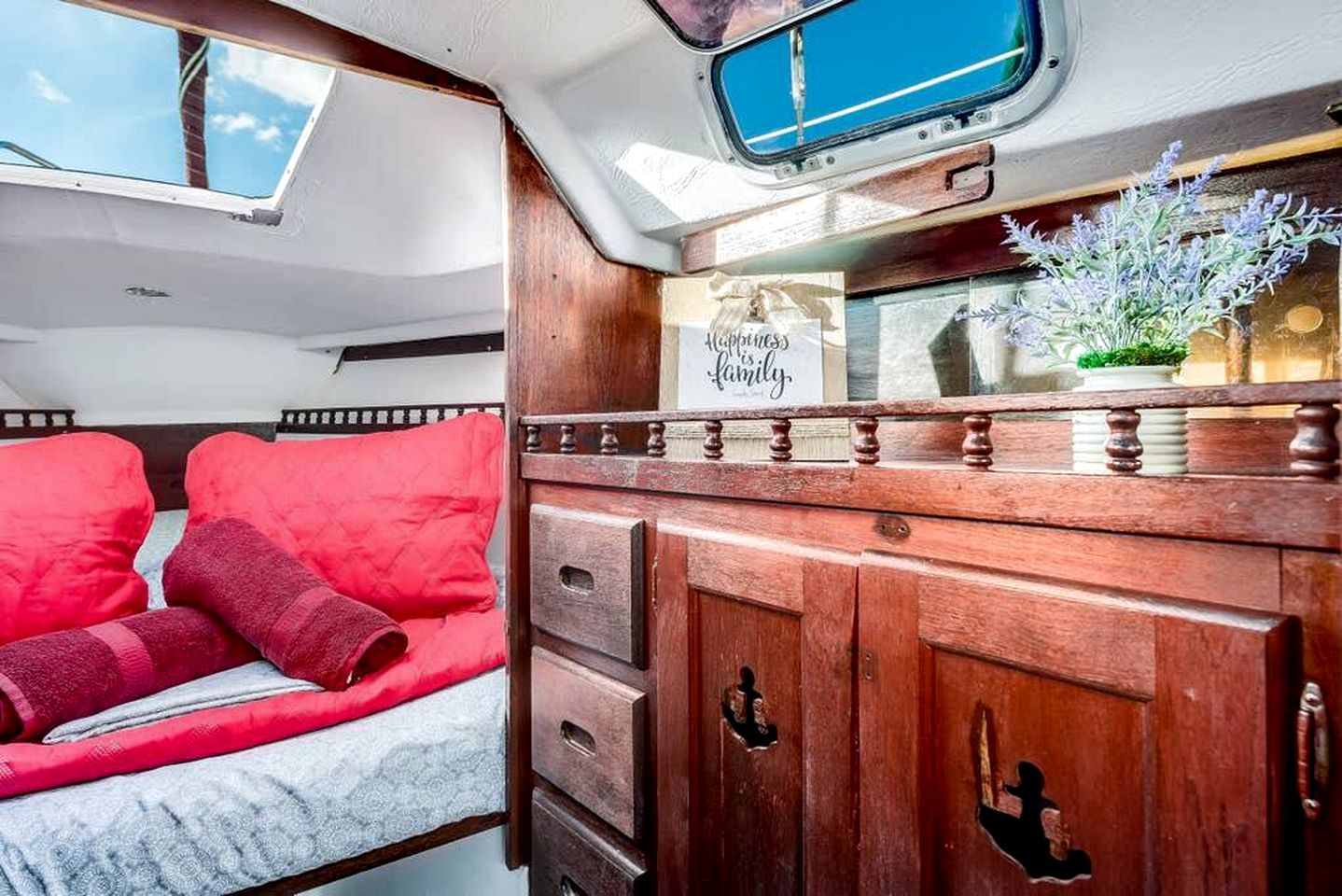 Picturesque Equipped Boat Rental Incredible for a Relaxing Getaway in Florida