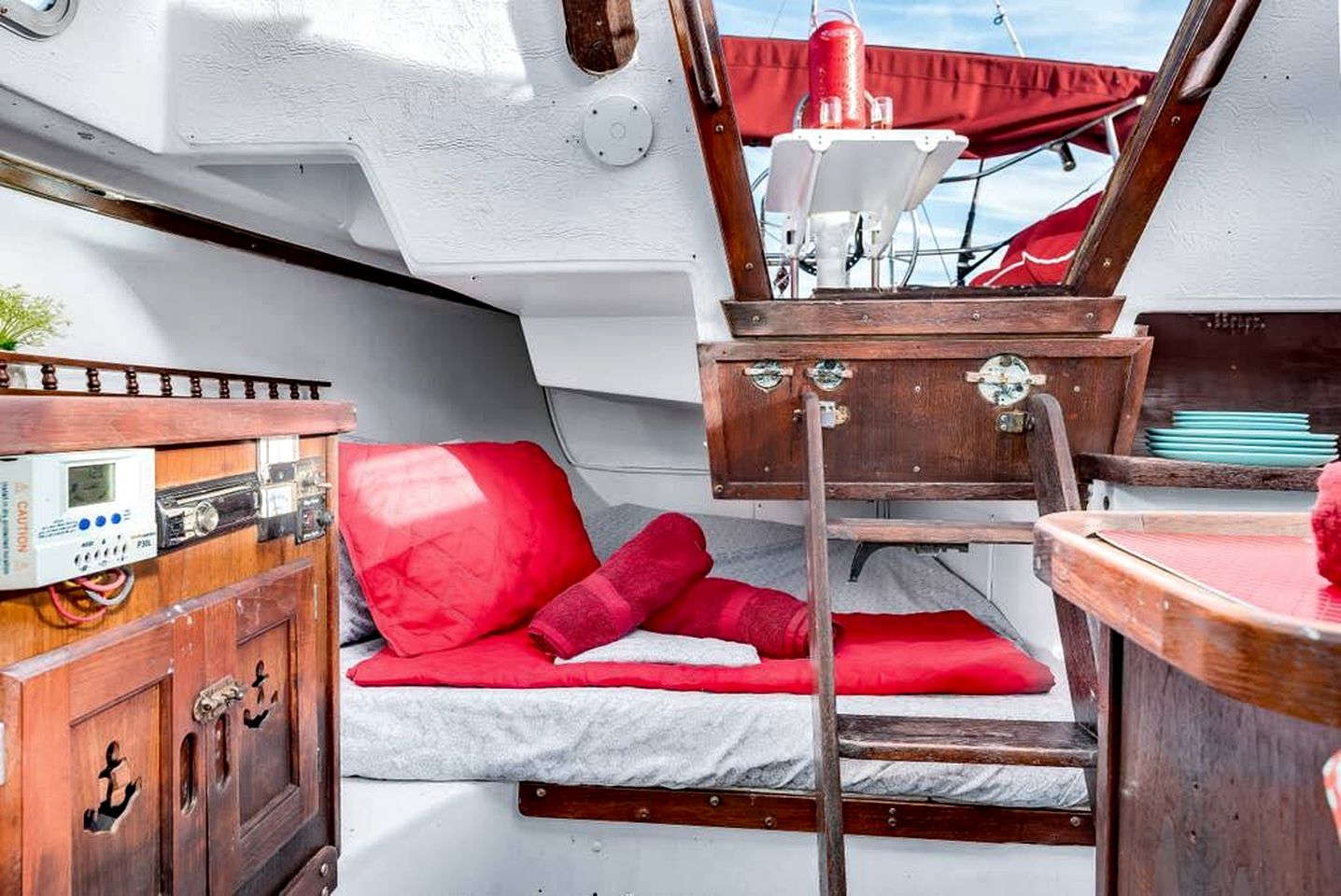 Picturesque Equipped Boat Rental Incredible for a Relaxing Getaway in Florida