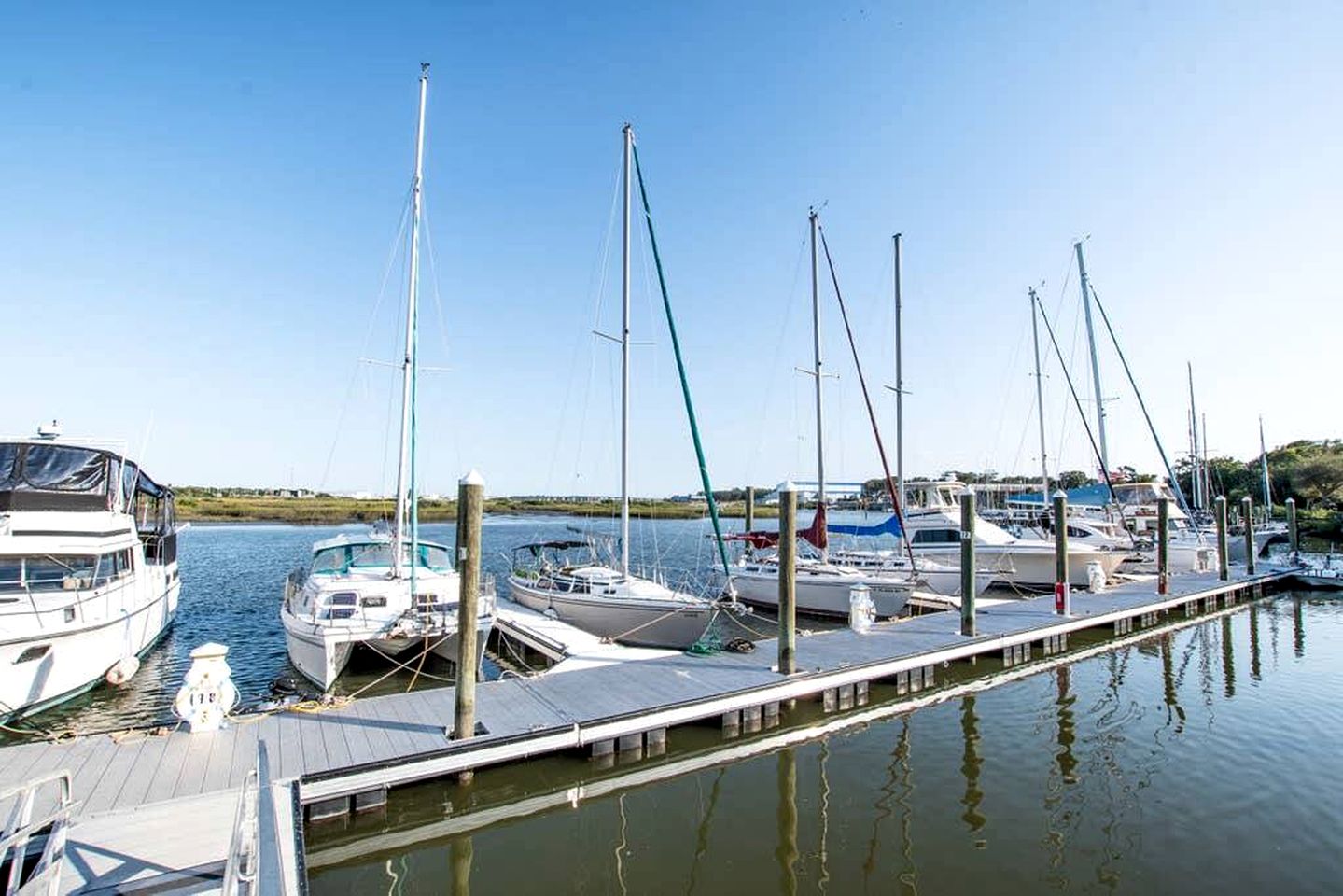 Picturesque Equipped Boat Rental Incredible for a Relaxing Getaway in Florida