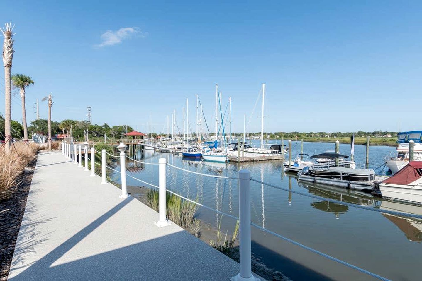 Picturesque Equipped Boat Rental Incredible for a Relaxing Getaway in Florida