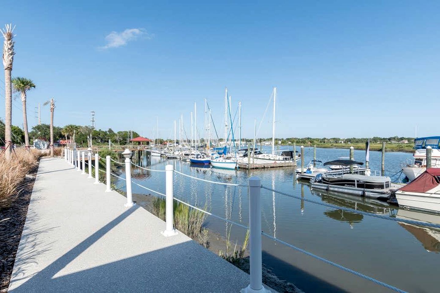 Picturesque Equipped Boat Rental Incredible for a Relaxing Getaway in Florida