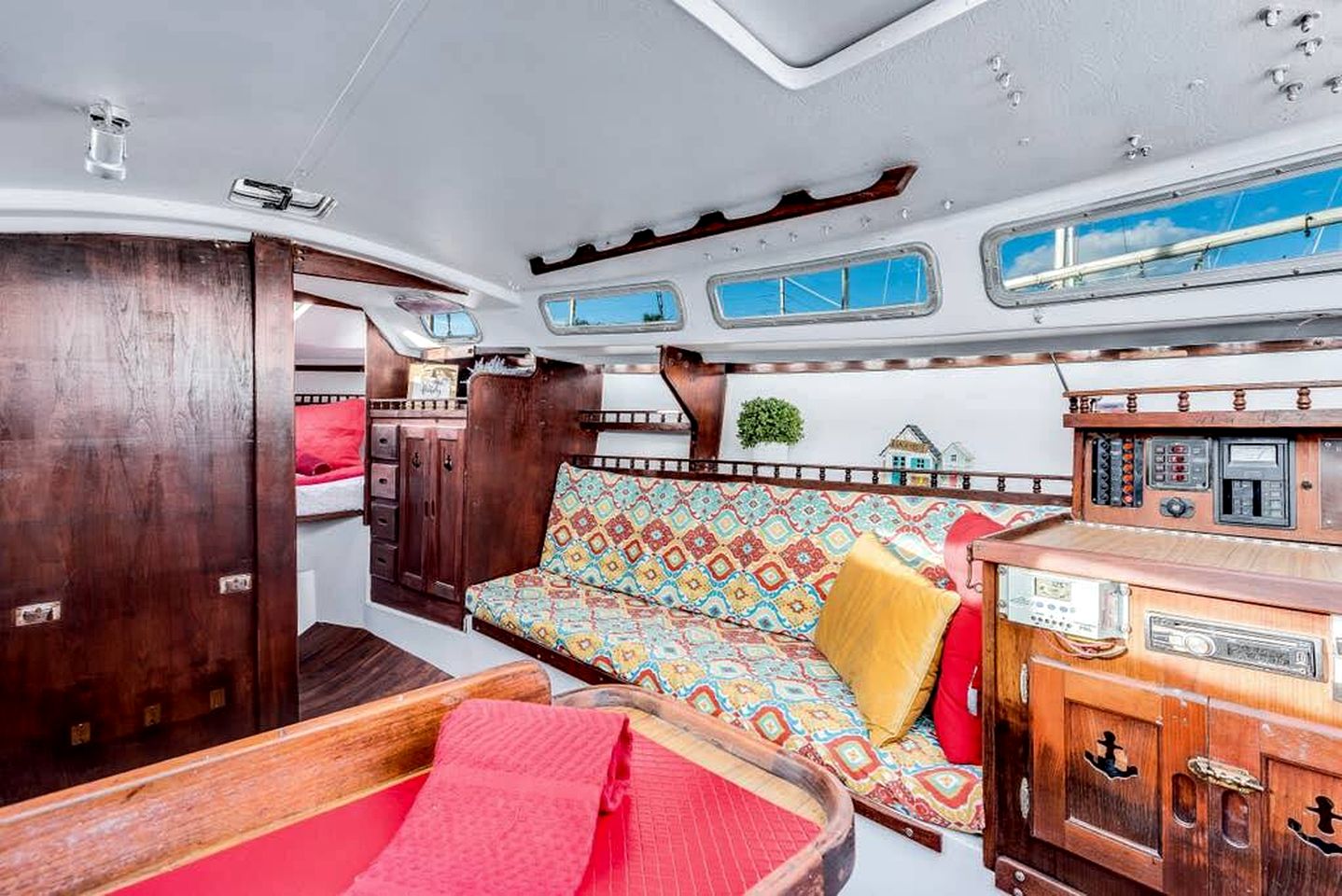 Picturesque Equipped Boat Rental Incredible for a Relaxing Getaway in Florida