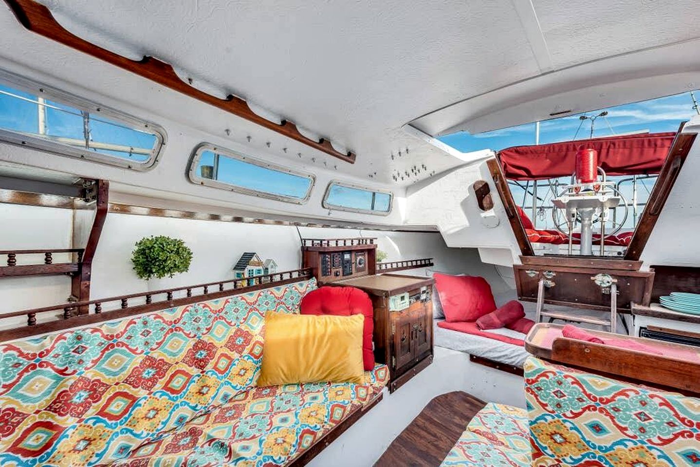 Picturesque Equipped Boat Rental Incredible for a Relaxing Getaway in Florida