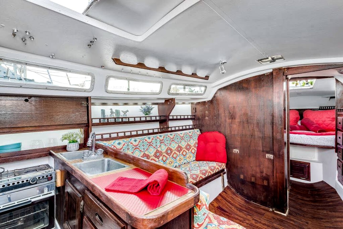 Picturesque Equipped Boat Rental Incredible for a Relaxing Getaway in Florida