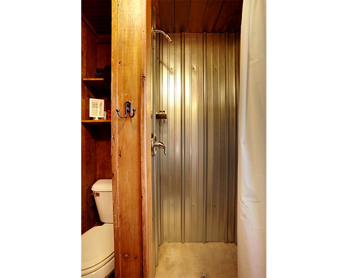 Romantic Escapes Await in this Charming Cabin in Cadillac, Michigan