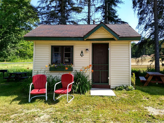 Cabins (United States of America, Cadillac, Michigan)