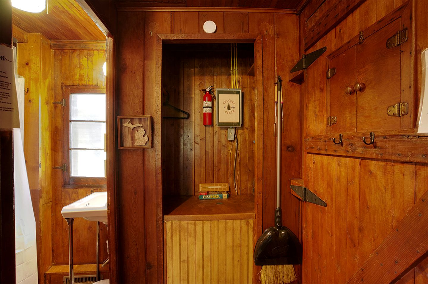 Romantic Escapes Await in this Charming Cabin in Cadillac, Michigan