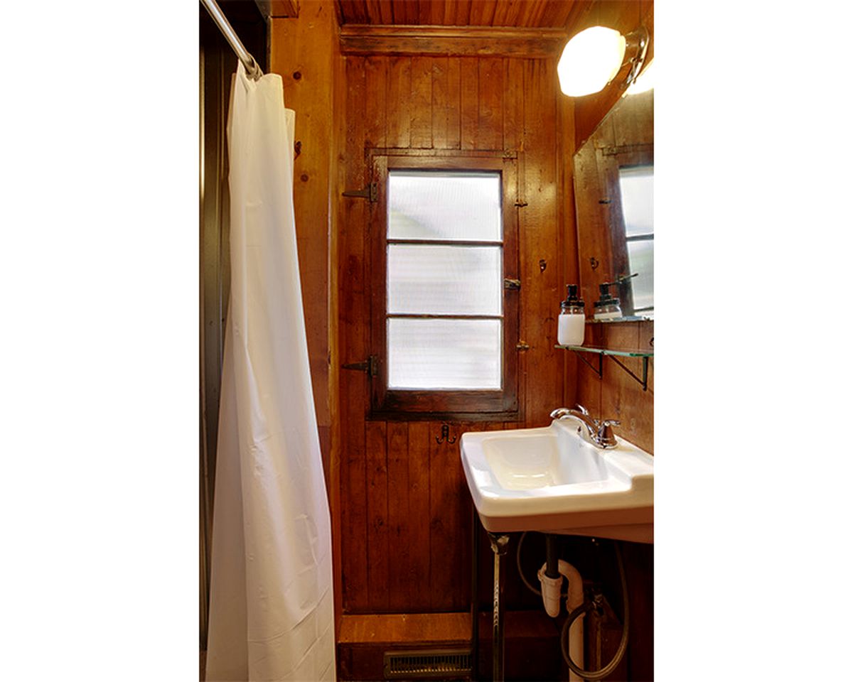 Romantic Escapes Await in this Charming Cabin in Cadillac, Michigan