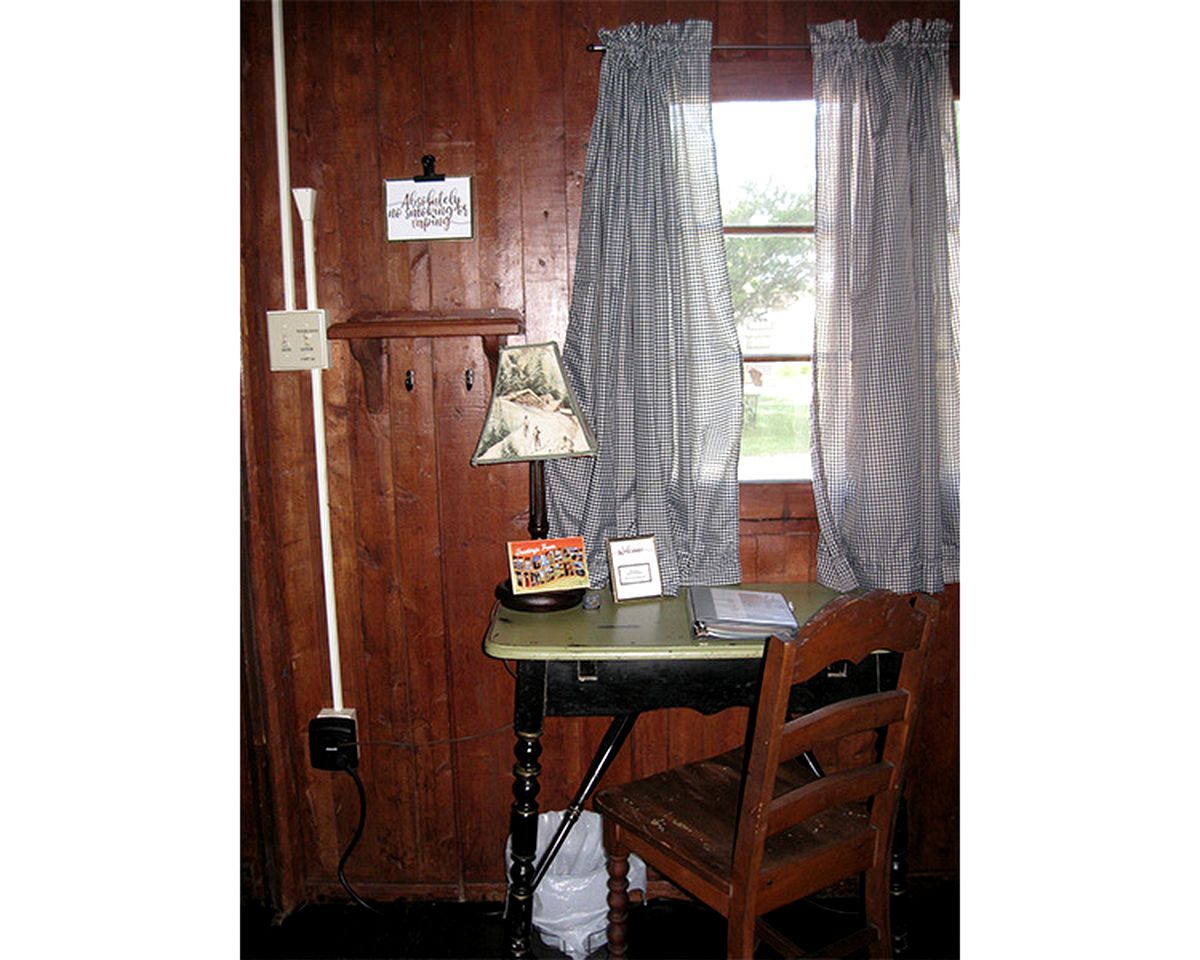 Romantic Escapes Await in this Charming Cabin in Cadillac, Michigan