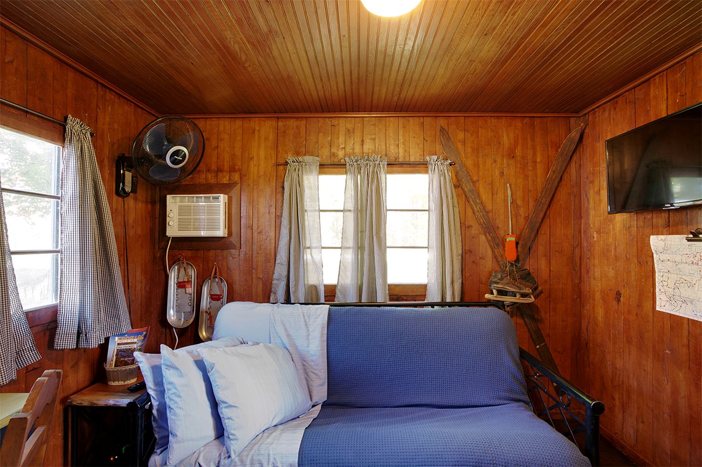 Romantic Escapes Await in this Charming Cabin in Cadillac, Michigan