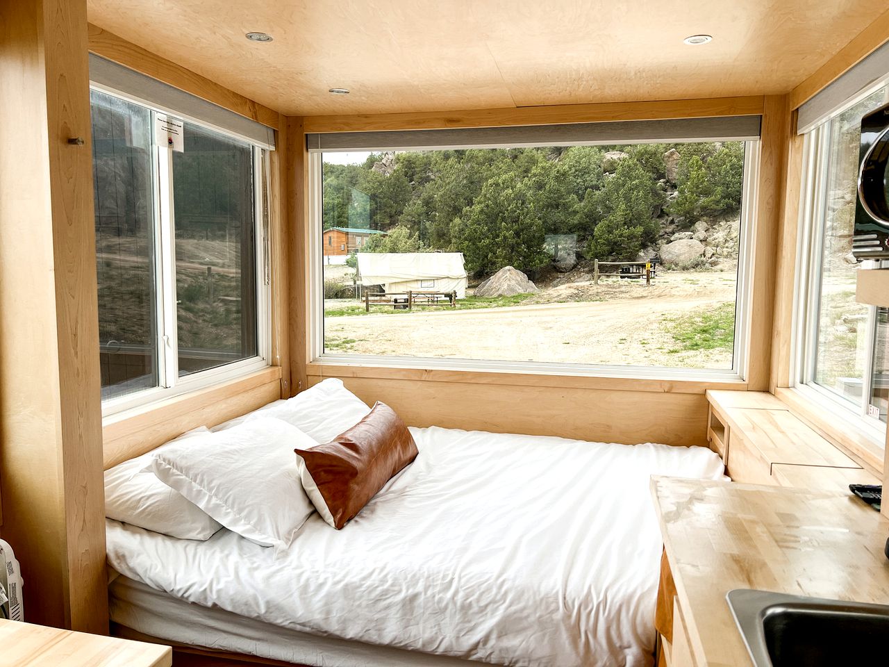 Romantic Escapes to the Heart of Colorado in this Cozy, Pet-Friendly Tiny House