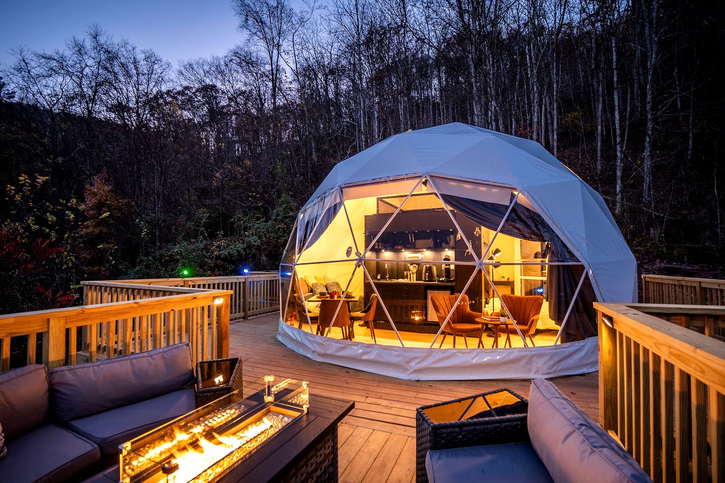 Romantic Geodesic Dome with Hot Tub, Perfect for Stargazing in Pipestem, West Virginia