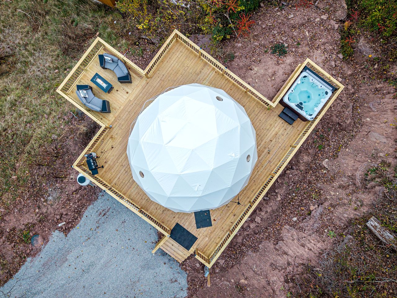 Romantic Geodesic Dome with Hot Tub, Perfect for Stargazing in Pipestem, West Virginia