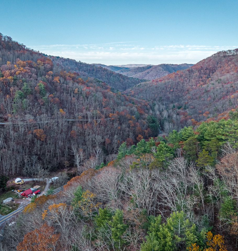 Romantic Geodesic Dome with Hot Tub, Perfect for Stargazing in Pipestem, West Virginia