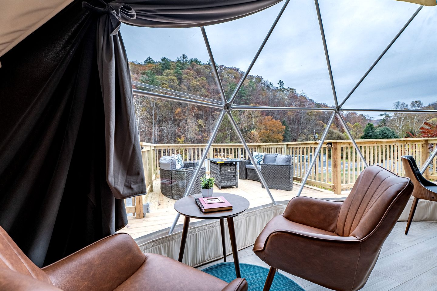 Romantic Geodesic Dome with Hot Tub, Perfect for Stargazing in Pipestem, West Virginia