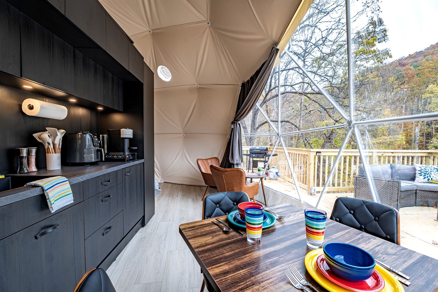 Romantic Geodesic Dome with Hot Tub, Perfect for Stargazing in Pipestem, West Virginia