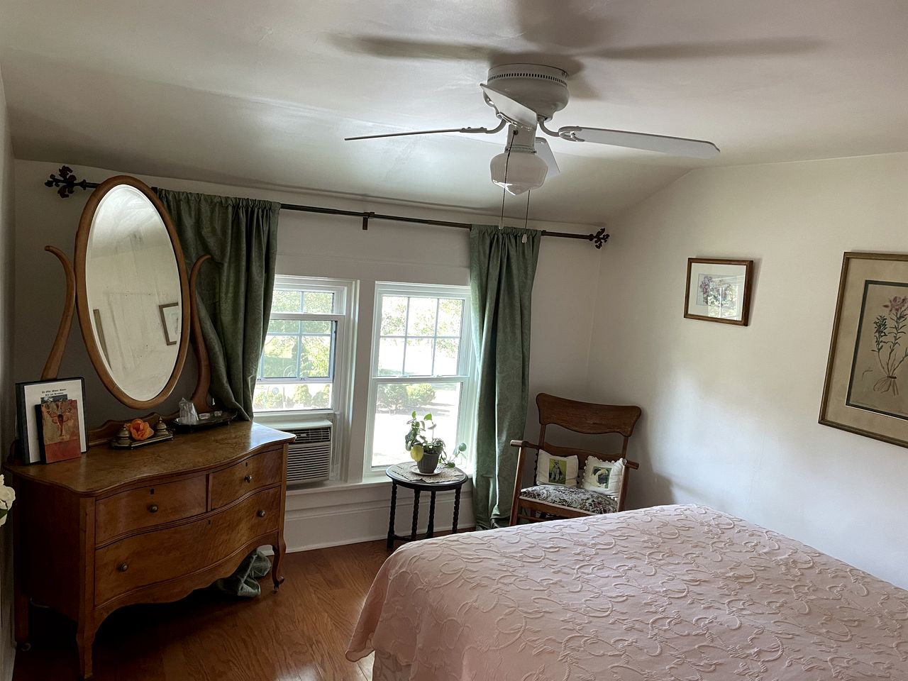 Romantic Getaway in a Bed and Breakfast Lodge with Garden Views in Elkhorn, Wisconsin