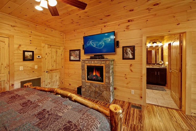 -- (United States, Gatlinburg, Tennessee)