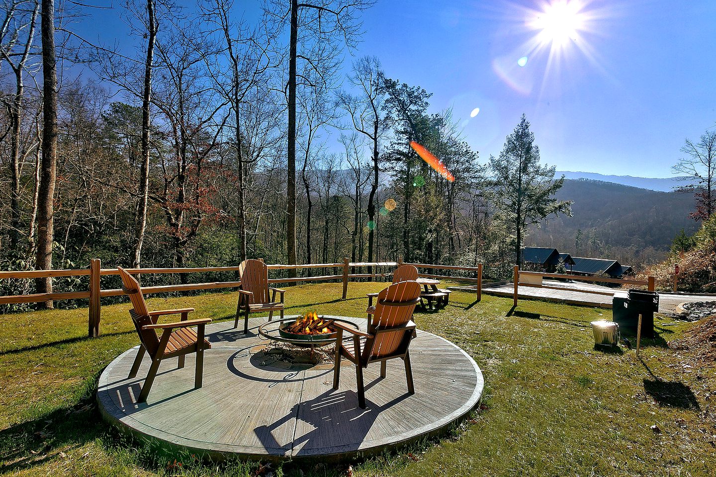 Romantic Getaway Cabin with a Luxurious Hot Tub in Gatlinburg, East Tennessee