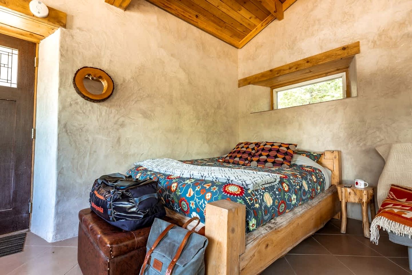 Cozy Handcrafted Hut for a Romantic Getaway near Montreal in Harrington, Quebec