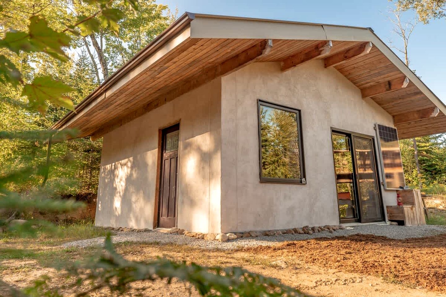 Huts (Canada, Harrington, Quebec)