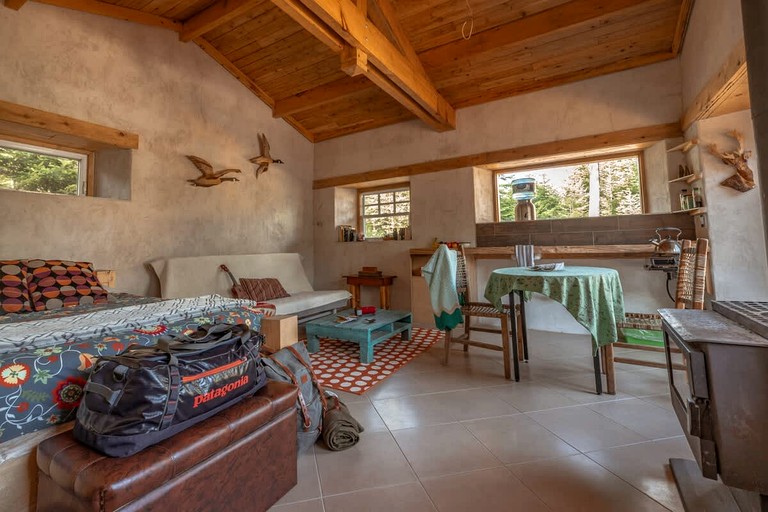 Huts (Canada, Harrington, Quebec)