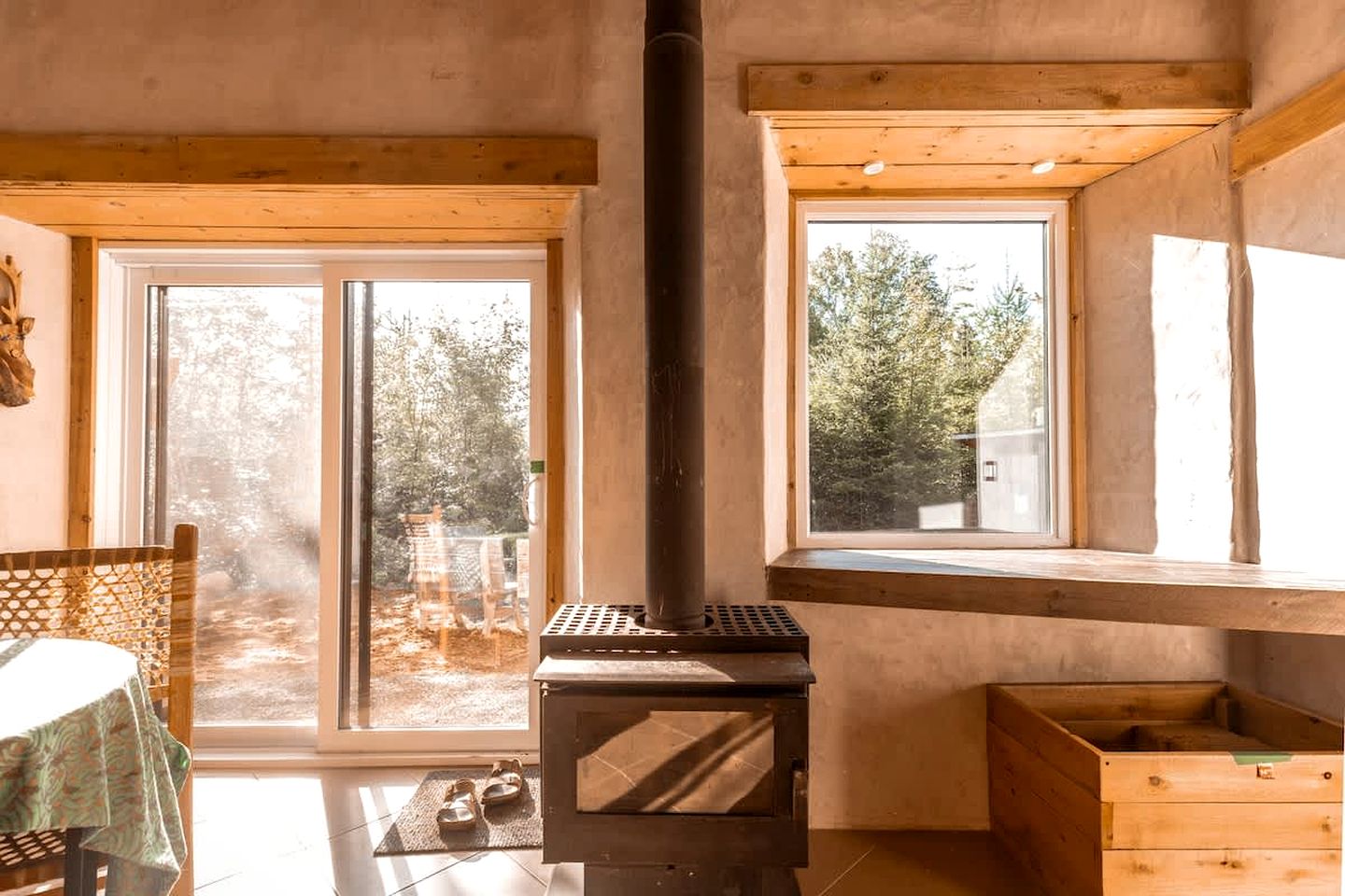 Cozy Handcrafted Hut for a Romantic Getaway near Montreal in Harrington, Quebec