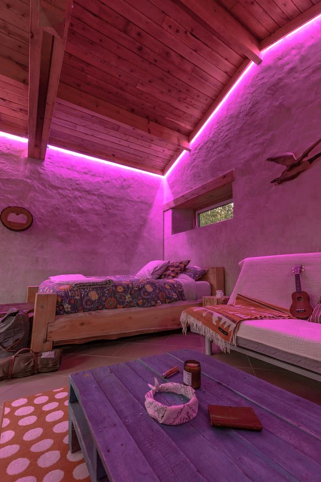 Cozy Handcrafted Hut for a Romantic Getaway near Montreal in Harrington, Quebec