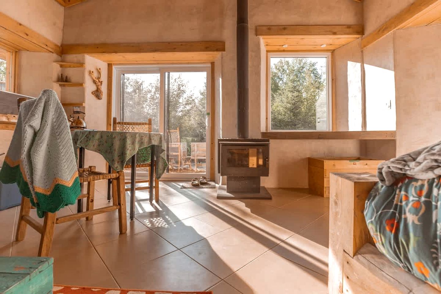 Cozy Handcrafted Hut for a Romantic Getaway near Montreal in Harrington, Quebec